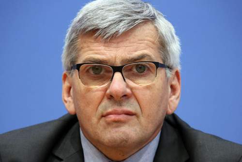 IG-Metall-Chef Jörg Hofmann hält es für schwierig, die Chancen neuer Aufgaben mit der wohl sinkenden Zahl an klassischen Jobs auszubalancieren
