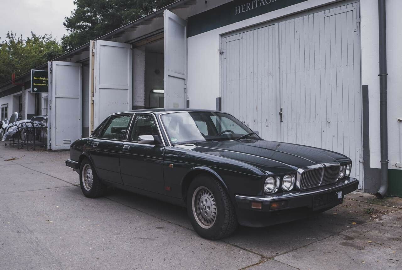Der Jaguar XJ40 ist der Billigheimer unter den Youngtimer-Luxuslimousinen. Auf den Kiesplätzen ist er für wenige Tausend Euro zu haben