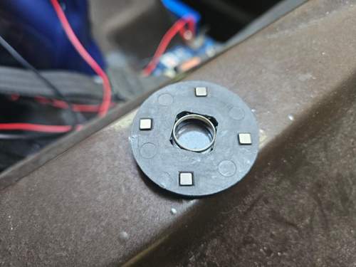 Magnetring mit silbernem Ring