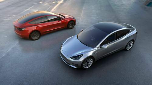 Das Model 3 soll noch im Juli auf den Markt kommen. Mit der Einführung soll sich die Produktion bei Tesla vervielfachen