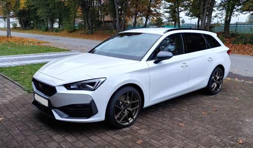 Cupra Leon mit Felgen Borbet 8x18