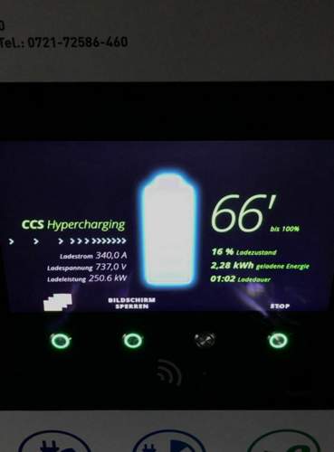 Taycan 16% SoC 250,6 kW an EnBW.jpg