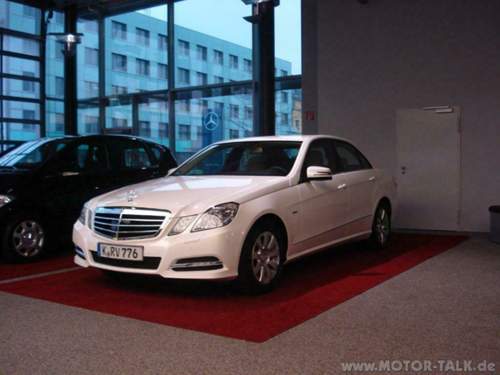 2011-12-22-mercedes-e220-001