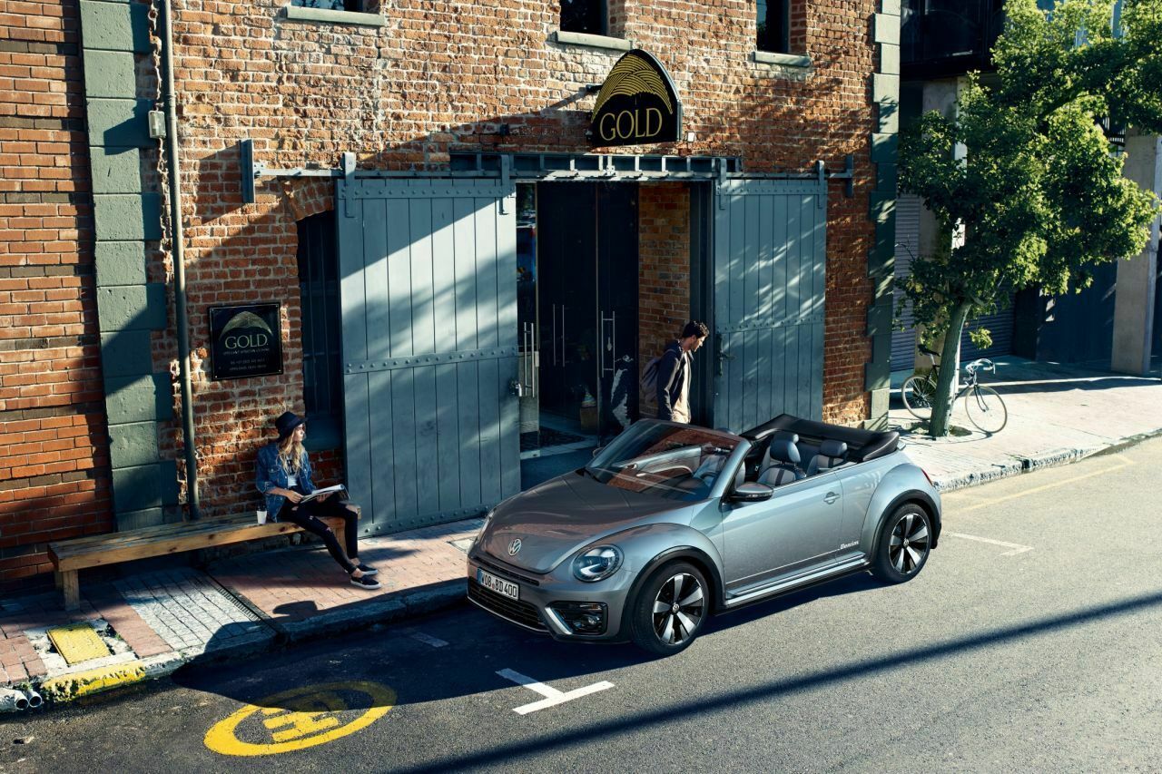 Mit einem Sondermodell im "Jeans-Stil" will VW neue Aufmerksamkeit für das Retro-Auto wecken