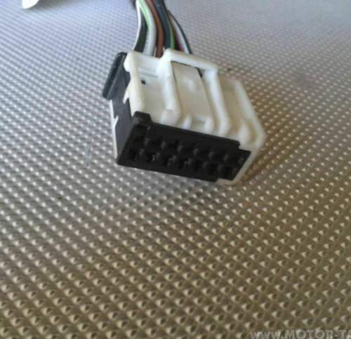Stecker von manchen E-Saetzen. Adapter bei MB erhaeltlich.jpg