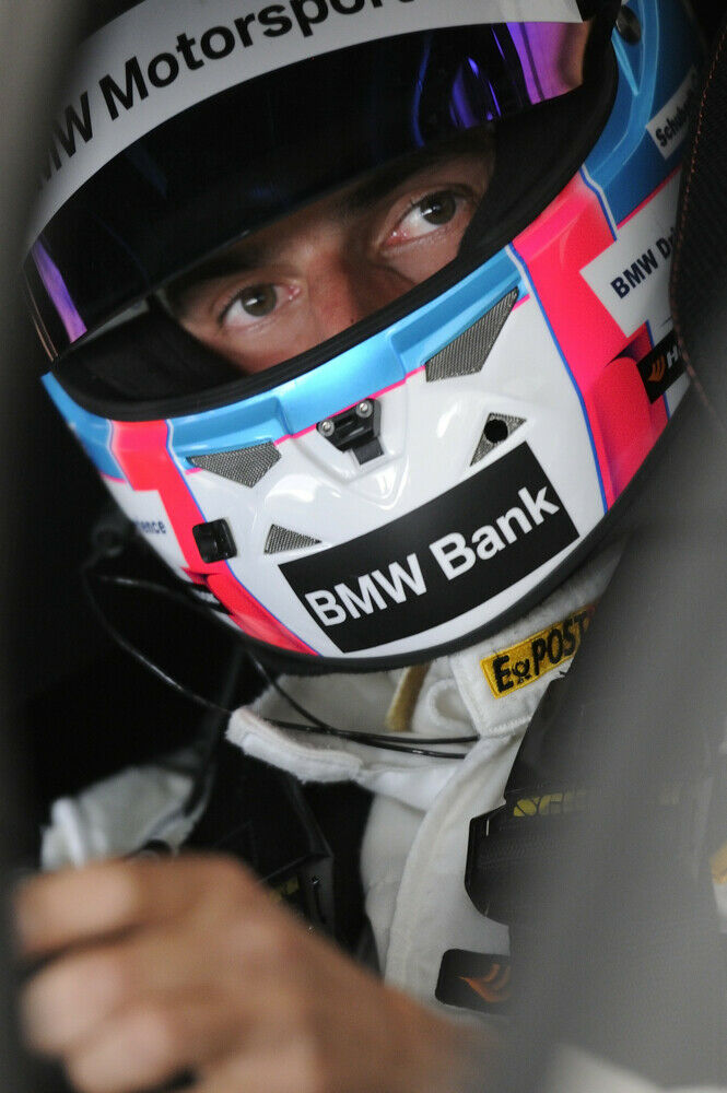 Hier mit Helm