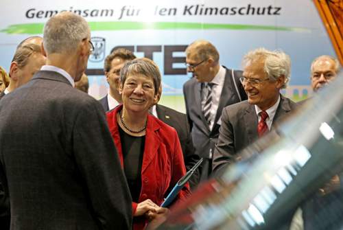 Bundesumweltministerin Barbara Hendricks sprach sich auf einer E-Mobilitäts-Konferenz in Leipzig für einen zeitlich begrenzten Kaufanreiz aus