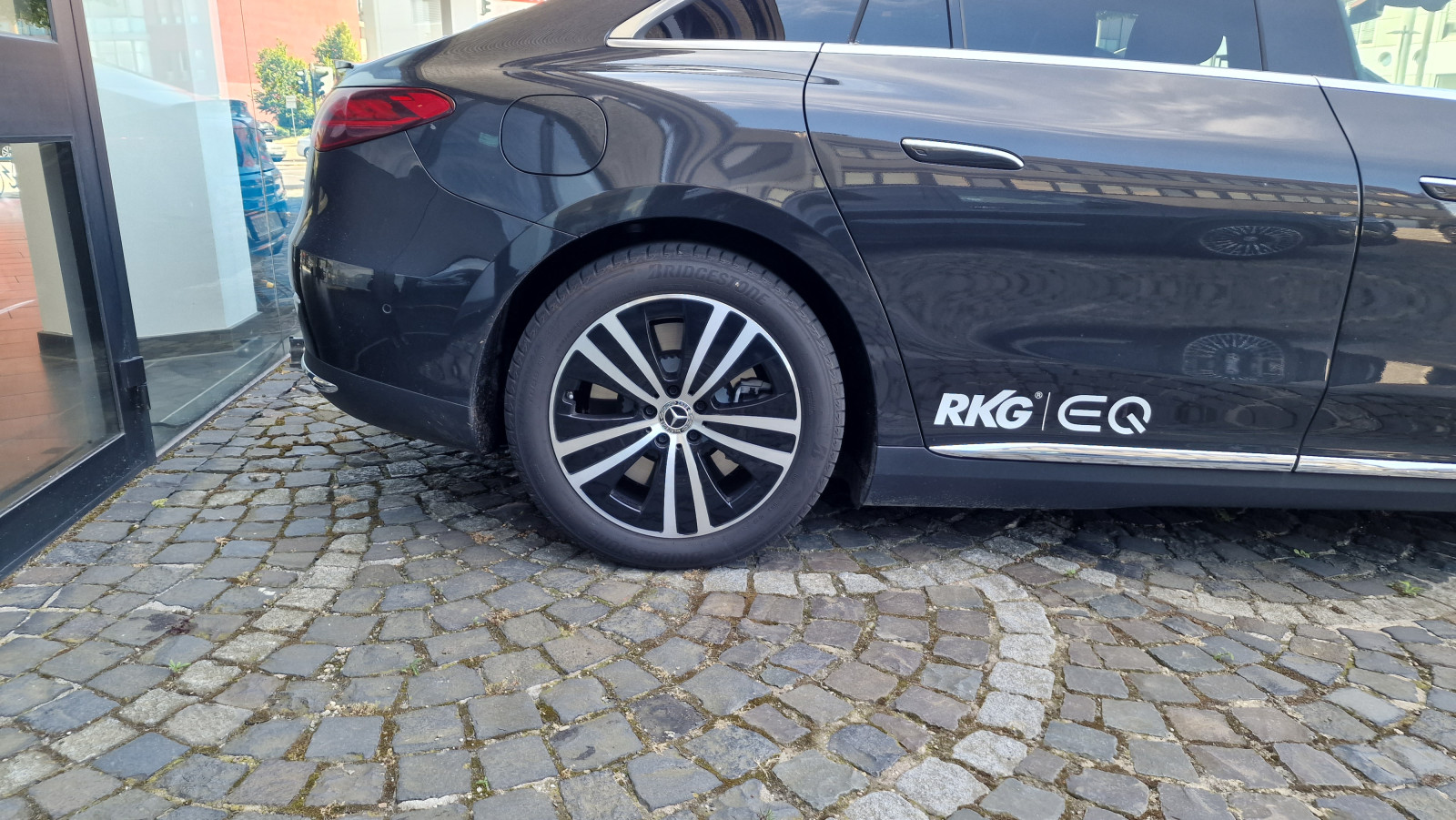 EQE (V295)