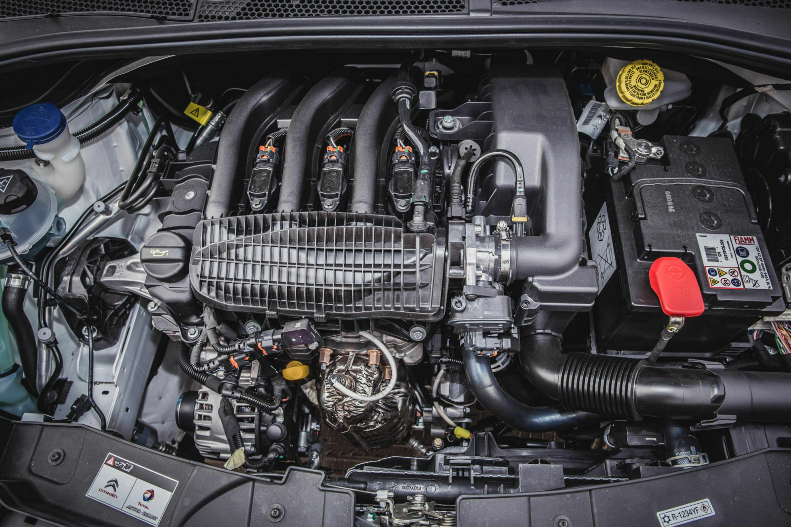 Der 1,2-Liter-Dreizylinder fährt ordentlich, solange man ihm keine hohe Drehzahlen zumutet. Dann wird er recht laut