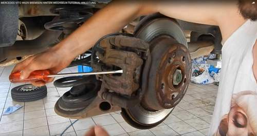 Kolben mit Schraubenz. zurückdrücken