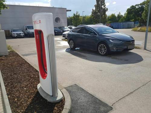 Tesla-supercharger-durchfahrmo-glichkeit