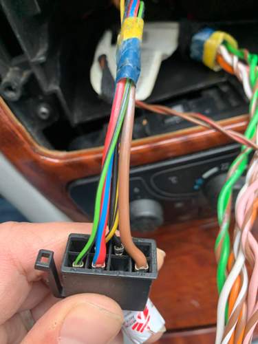 So sieht die Verkabelung bei mir aus vom Auto.jpg