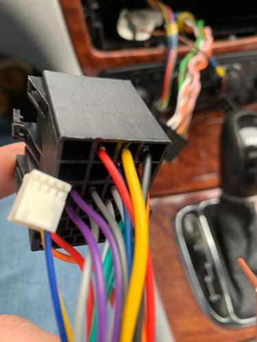 Schwarze vom Auto? Dieser wird vom Radio nicht belegt..jpg