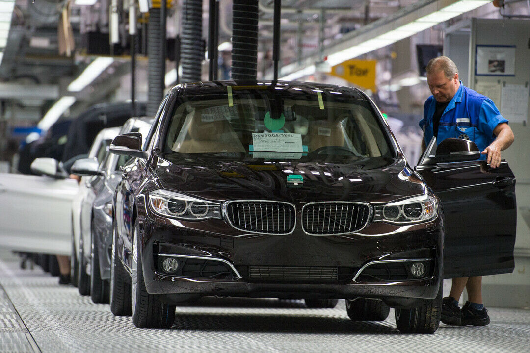 Im Jahr 2014 lag die Erfolgsprämie eines BMW-Facharbeiters bei knapp 8.400 Euro