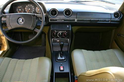 W123 - Armaturenbrett (Quelle: Wikipedia