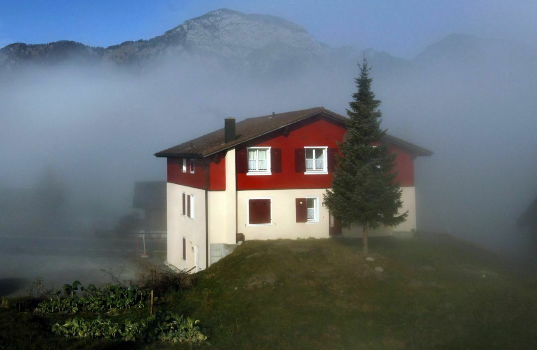 Rabatte bei Schweizer VAG-Händlern: Undurchsichtig wie der Nebel über dem See von Luzern? Die Eidgenössische Wettbewerbskommission ermittelt.