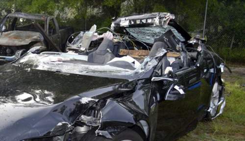 Bei dem Unfall im Mai 2016 fuhr das Fahrzeug unter einen Lkw-Anhänger