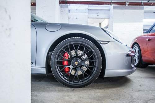 Serienmäßig im 991 GTS: schwarze 20-Zöller