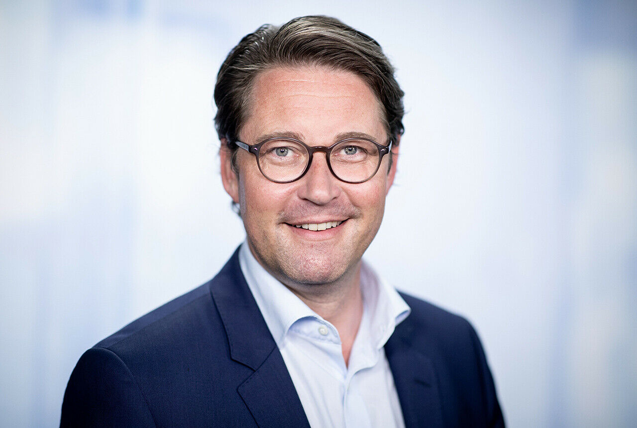 Das Bundesverkehrsministerium unter Andreas Scheuer beziffert den Aufwand für Nachrüstungen auf bis zu 11.000 Euro pro Fahrzeug. Der Zentralverband Deutsches Kraftfahrzeuggewerbe und das Umweltministerium gehen von Kosten zwischen 2.000 und 3.000 Euro aus
