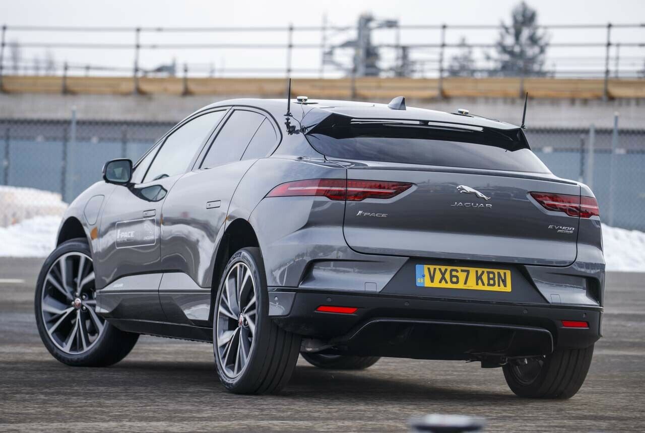 Im Sport-Modus fährt sich der allradgetriebene Jaguar I-Pace auf Wunsch recht heckbetont