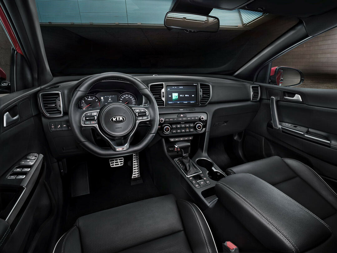 Erster Blick in den neuen Kia Sportage: Das Interieur wirkt aufgeräumt. Leder und feine Nähte sollen Glanz in den Koreaner bringen