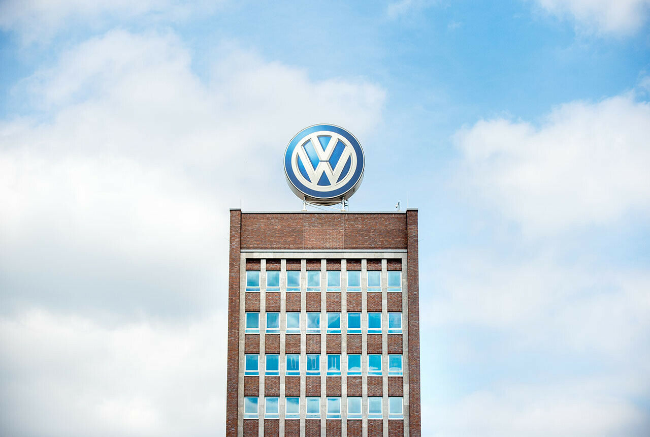 Gegen Volkswagen und seine Händler sind tausende Klagen in Deutschland anhängig. Eine landet nun vor dem obersten Gericht für solche Fälle
