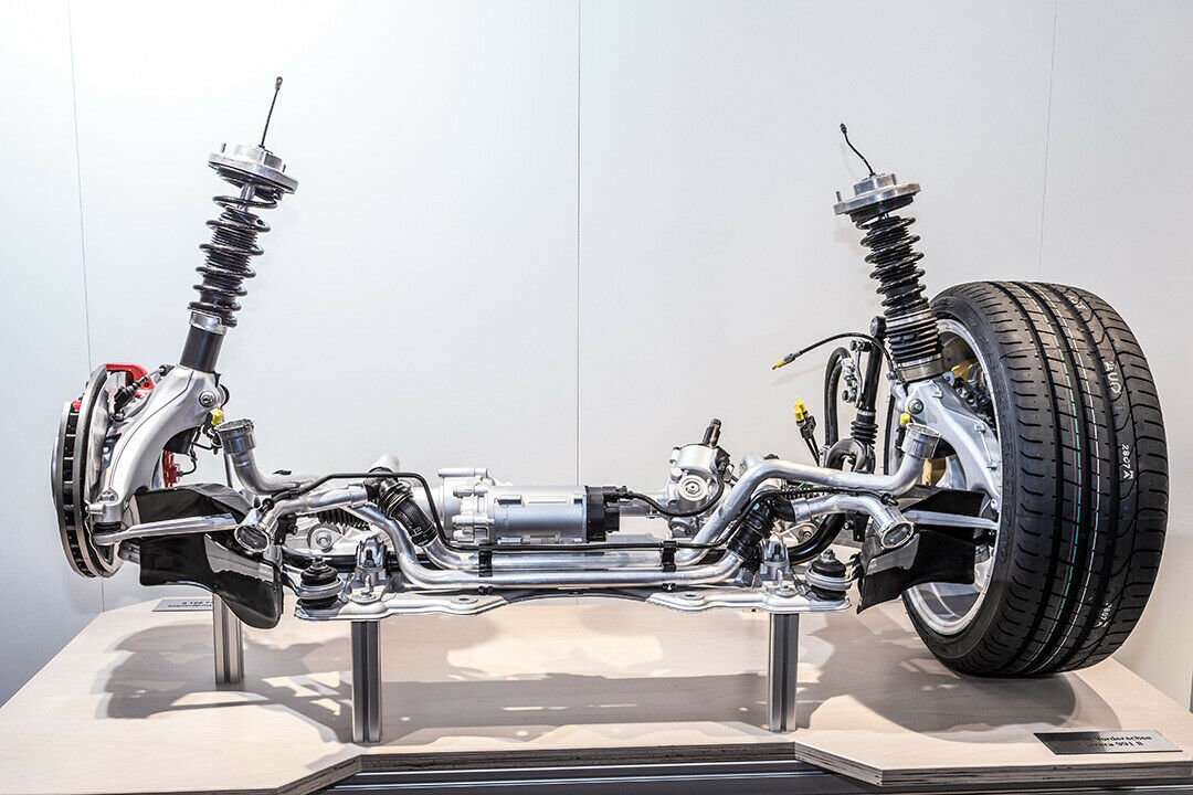 Links Basis, rechts voll ausgestattet: Lift-Funktion und dynamische Stabilisator-Verstellung