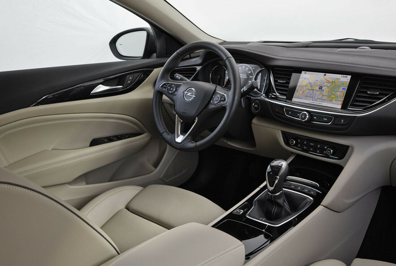 Die beige Inneneinrichtung erinnert etwas an Skoda-Innenräume - was nicht negativ ist