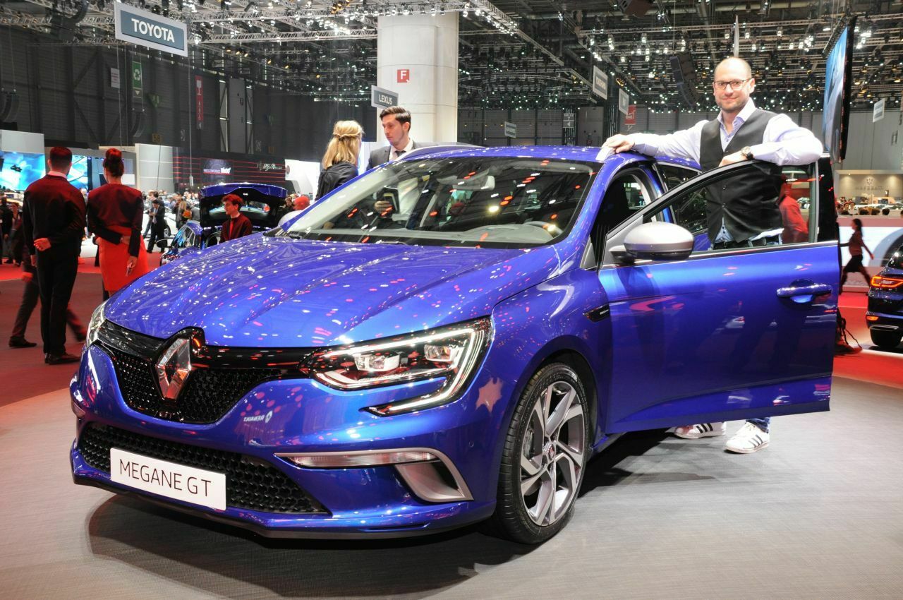 MOTOR-TALK-Redakteur Timo Friedmann mit dem Renault Mégane Grandtour
