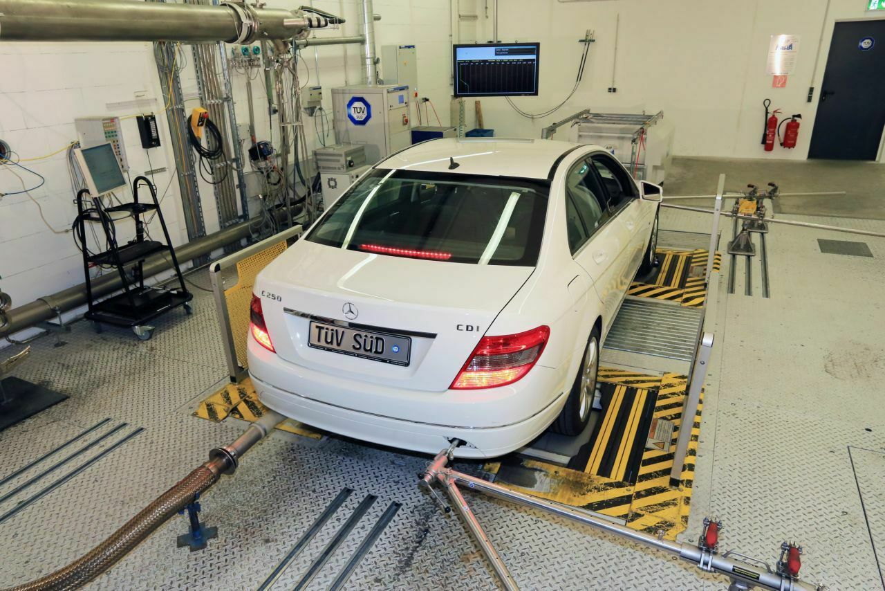 Prüfstandsmessung im Labor des TÜV Süd: So werden die Normverbräuche nach dem alten NEFZ-Zyklus und dem neuen WLTP-Zyklus ermittelt