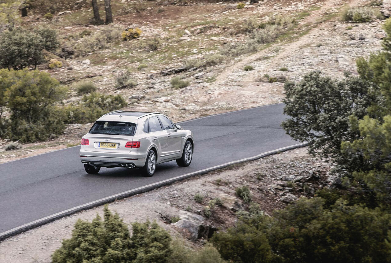 Der Bentayga Diesel sprintet in 4,7 Sekunden auf Tempo 100 und läuft 270 km/h schnell
