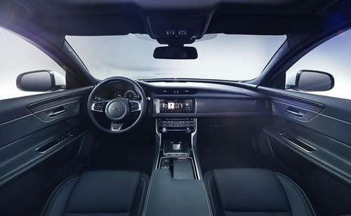 Ein Bild des Cockpits ist bereits im Internet aufgetaucht. Das neue Design fällt angenehm einfach und übersichtlich aus