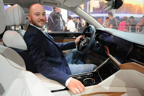 Der Wahlschalter für die Automatik bleibt der einzige im Cockpit
