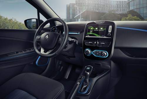 Im Innenraum unterscheidet sich die stärkere R110-Variante nicht vom bislang bekannten Renault Zoe mit R90 Motor und 92 PS (68 kW)