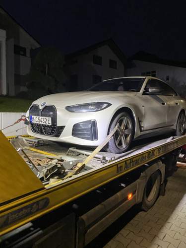 I4 wird abgeschleppt