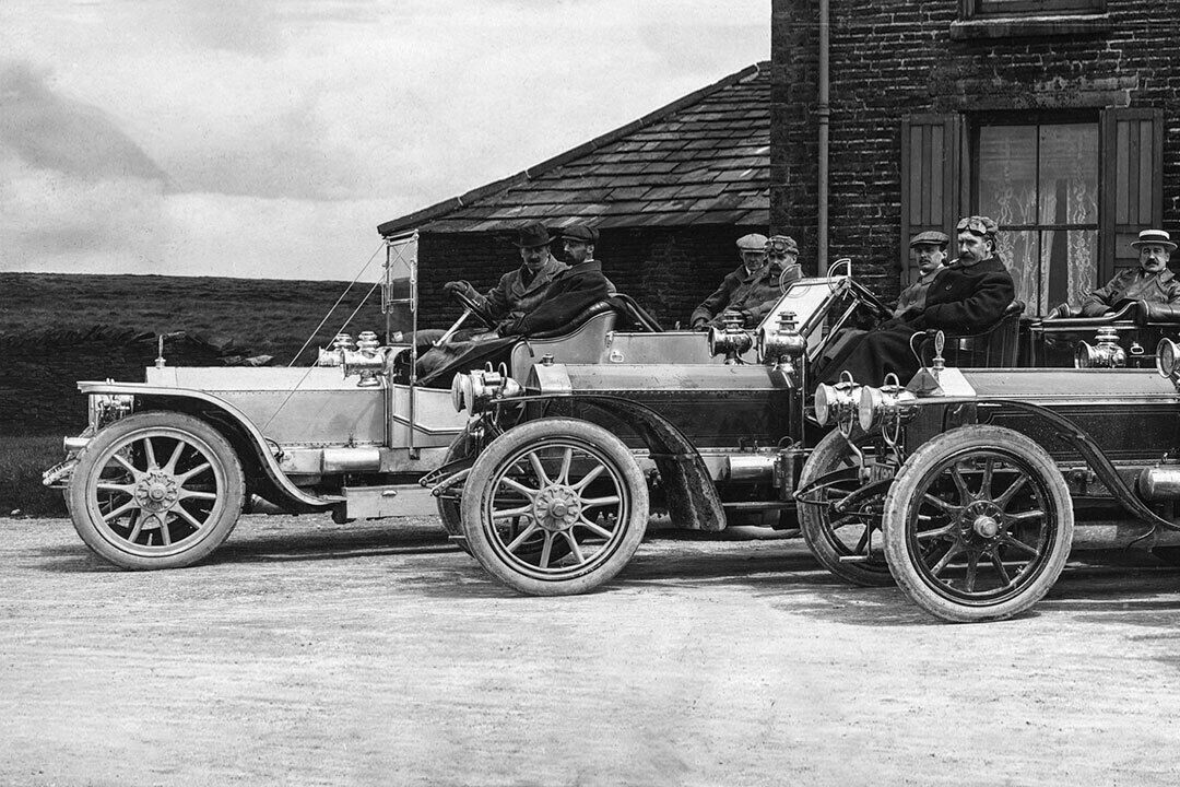 Der Rolls-Royce 40/50 hp mit dem Kennzeichen AX201 (ganz links) schaffte die Reliability Trials 1907 ohne Ausfälle