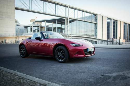 Titangraue 16-Zoll-Felgen gibt es beim Mazda MX-5 Skyaktiv-G 131 ab der Ausstattung Exclusive-Line serienmäßig