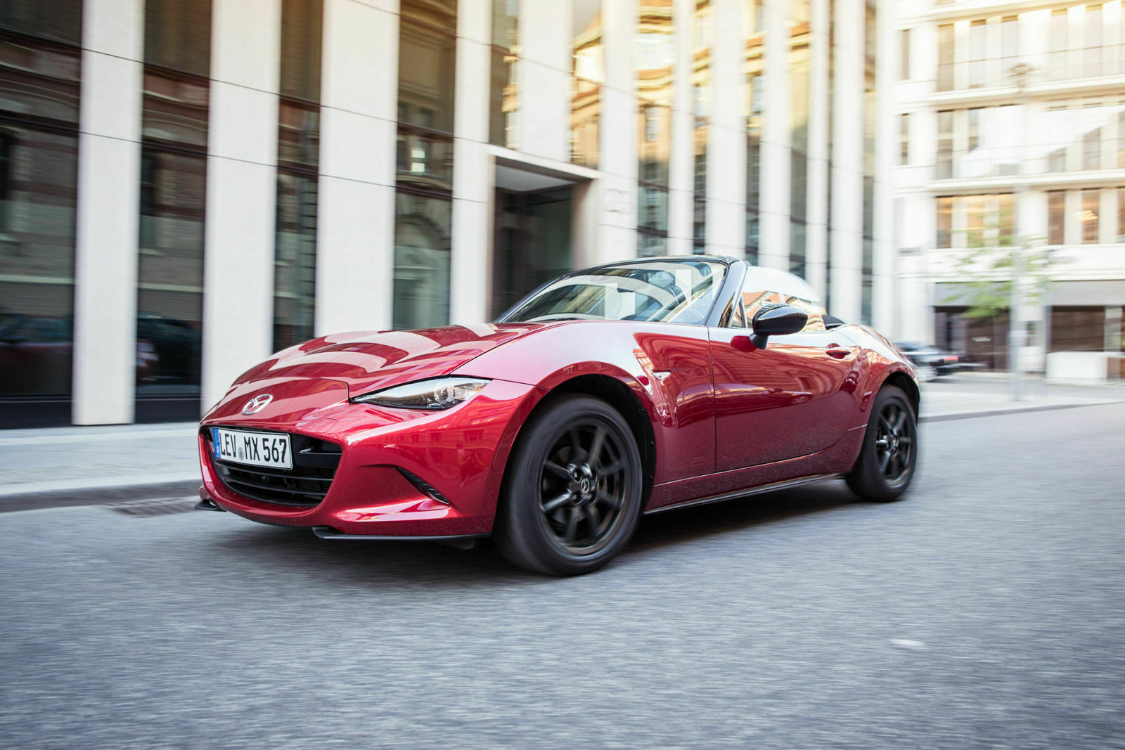 Mazda MX-5 Skyaktiv-G 131. Klein, wendig und am liebsten offen macht der Mazda MX-5 auch in der Stadt eine Menge Freude