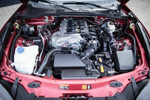 Im Mazda MX-5 Skyaktiv-G 131 werkelt ein 1,5-Liter-Saugmotor, der Drehzahl braucht und fleißig geschaltet werden muss. Das trägt zum Reiz des Roadsters bei