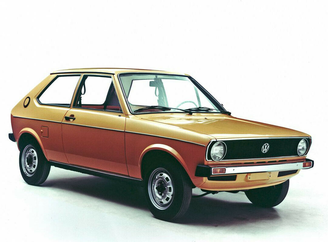 Die erste Generation des Polo kam 1975 auf den Markt. Mit einer Gesamtlänge von 3,50 Metern ist es der bislang kleinste in Serie produzierte Volkswagen