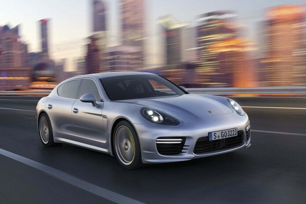 Im Rahmen der Modellpflege hat Porsche unter anderem die Lufteinlässe des Panamera vergrößert