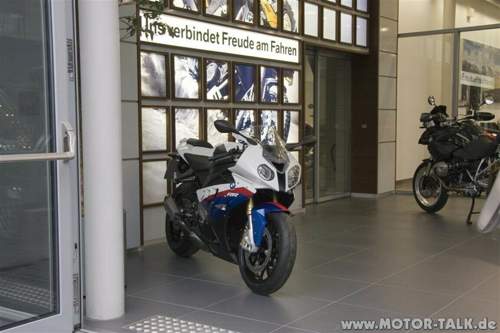 Bmw-s1000rr-auslieferung-2010-04-01-057s
