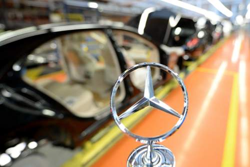 Daimler hat von den deutschen Herstellern das größte Wachstum erzielt. Die Auslieferungen in der EU stiegen 2015 um 17,3 Prozent
