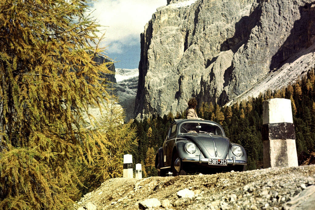 Unterwegs im Ovalfenster-Käfer von '53