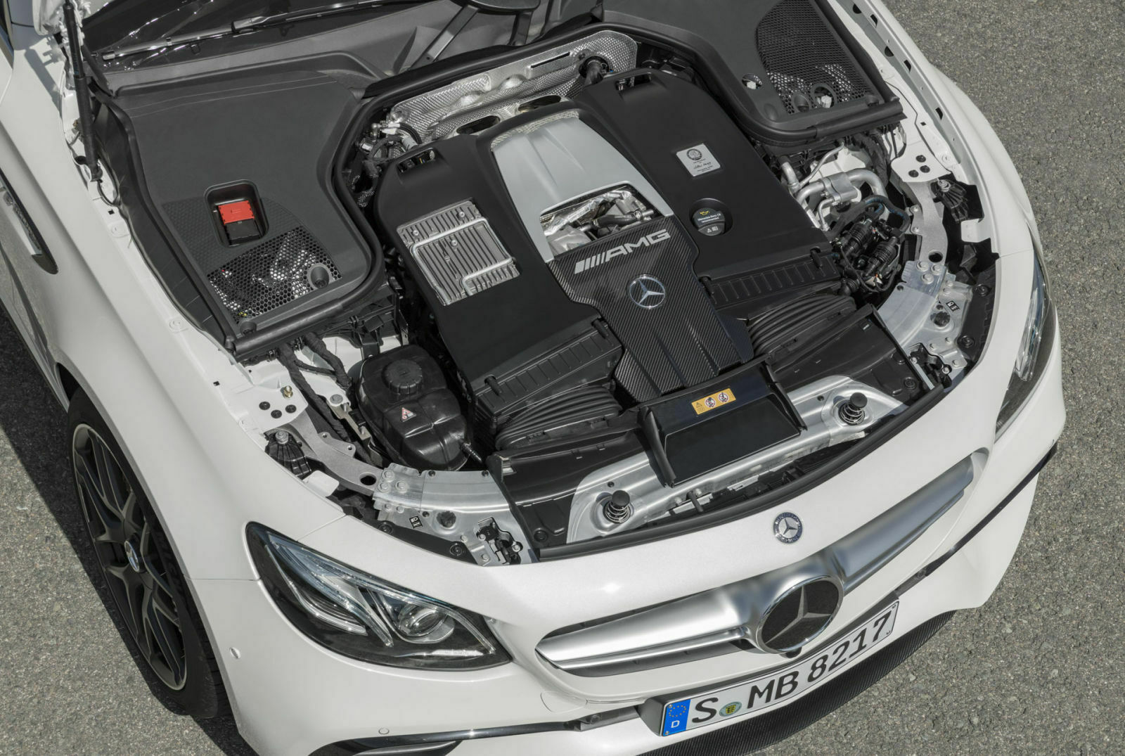 Der 4,0-Liter-V8 leistet in keiner anderen Anwendung so viel wie im E 63. AMG verbaut zwei Twinscroll-Turbolader