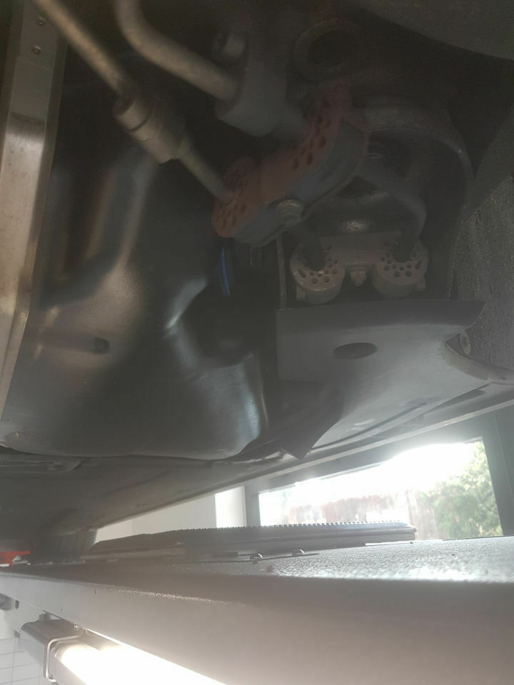 F10 535d, diesel tropfen unter den rechten tank bitte um Hilfe!