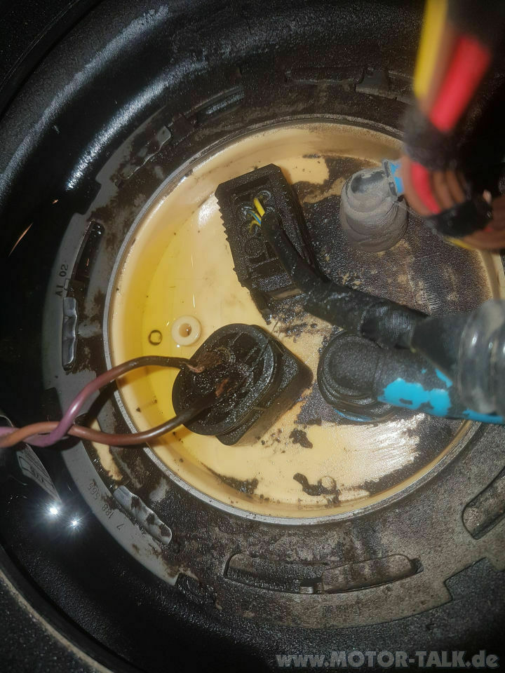 F10 535d, diesel tropfen unter den rechten tank bitte um Hilfe!