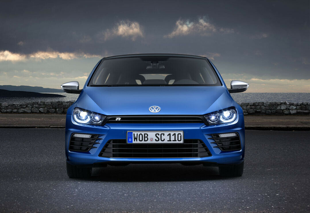 Die Querstreben in der Schürze ähneln denen des Golf GTI. Neu: Tagfahrllicht unterhalb der Xenon-Linse