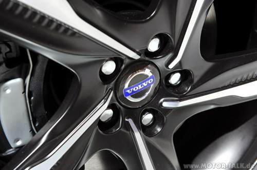 12-2014-volvo-s60-r-design-ny