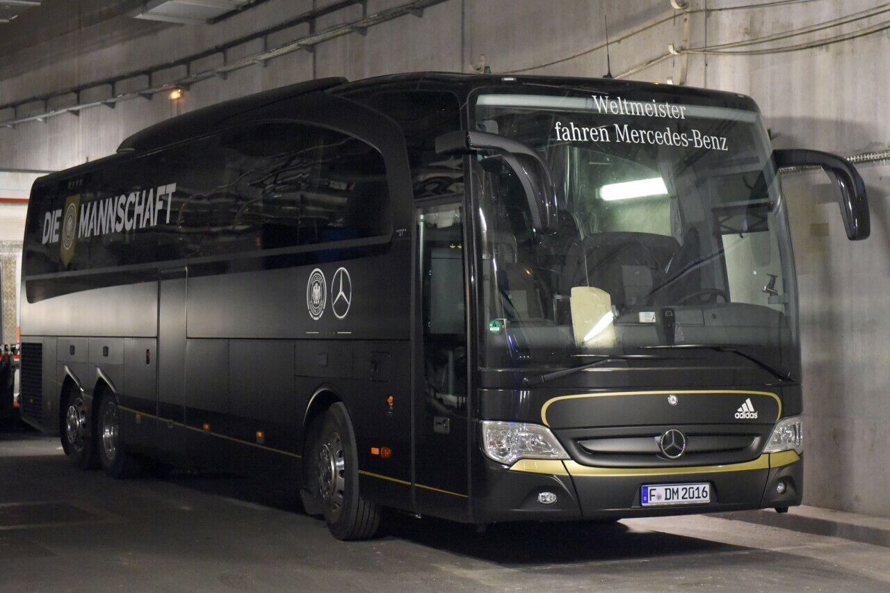 Fahren Weltmeister bald nicht mehr Mercedes? VW bietet mit um die Brust der "Mannschaft"